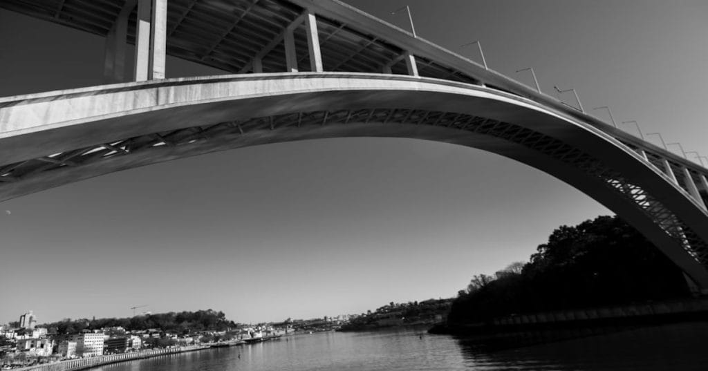 Descubra como Thiago Programador cria bridge pages ultra-rápidas e otimizadas para converter seus visitantes em clientes. Aumente o ROI de suas campanhas digitais!