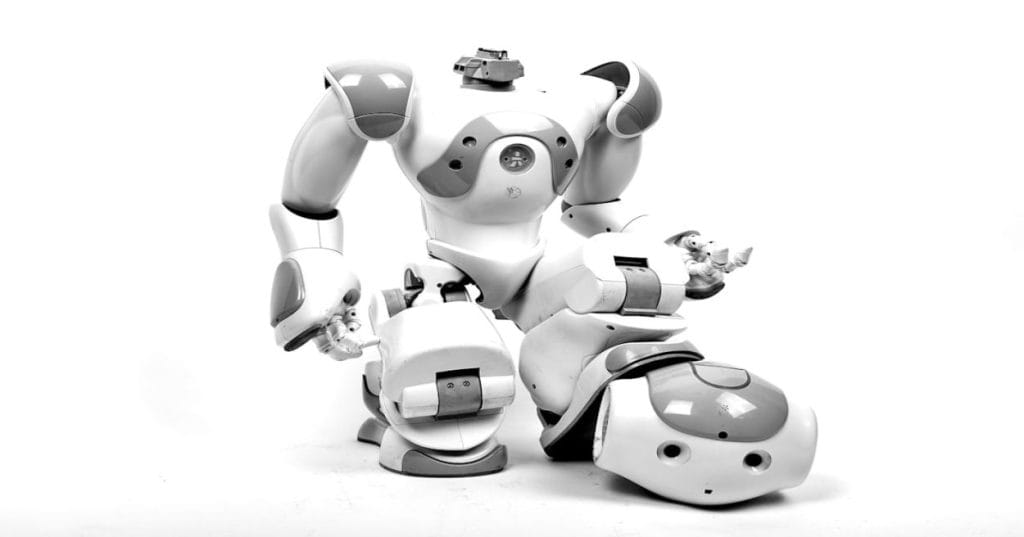 Explore como integrar o ComfyUI com n8n para automatizar a criação de vídeos com IA open-source. Aumente a eficiência e reduza custos na sua produção multimídia.