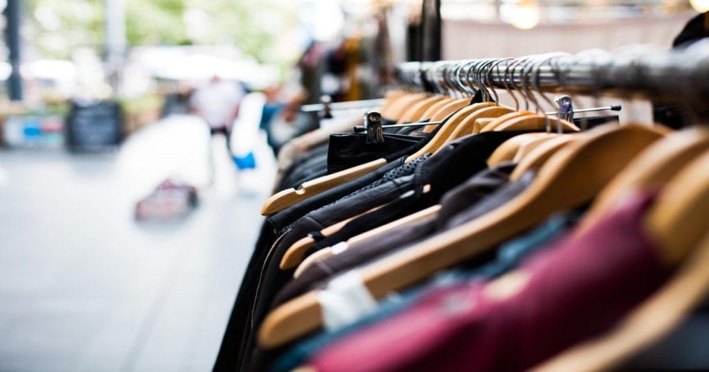 Descubra como criar uma loja virtual de sucesso para seus produtos domésticos usando o poder do WordPress e WooCommerce, com foco em personalização e performance.