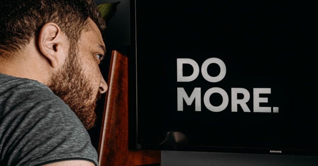 Desenvolva um app de streaming de vídeos curtos com Thiago Programador. Tecnologia de ponta, UX/UI incrível e escalabilidade para seu projeto mobile. Fale conosco!