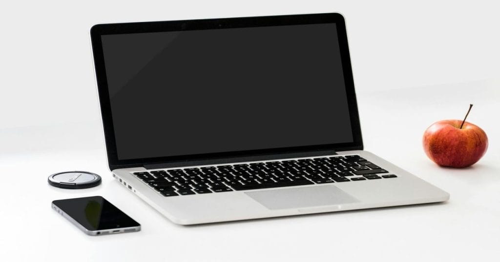 Aprenda a construir um marketplace multi-vendedor e comunidade para seu nicho, utilizando a robustez do WordPress e WooCommerce. Descubra plugins essenciais e customizações.