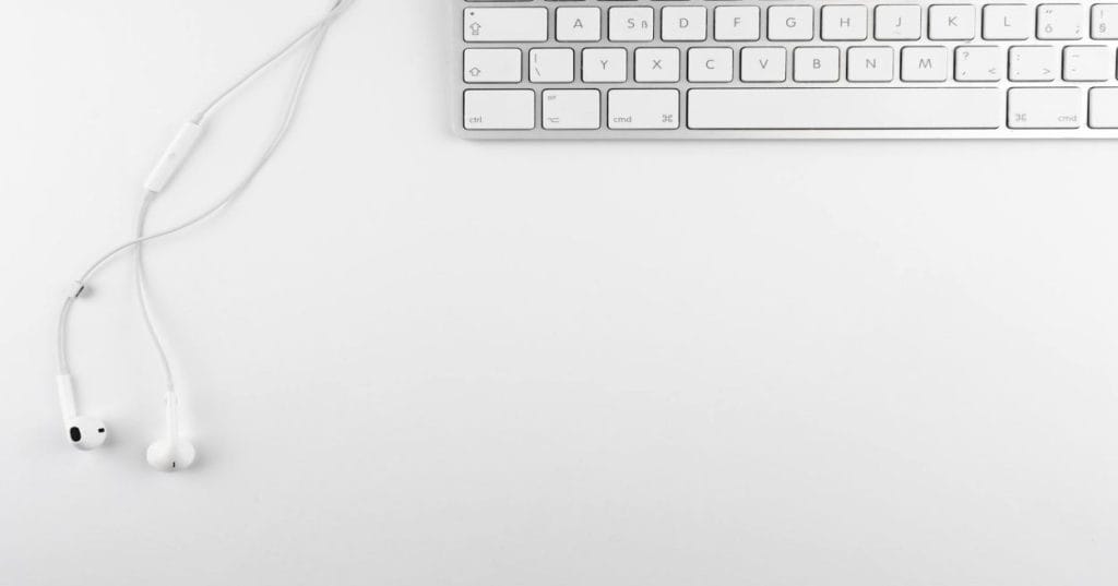Aprenda a construir uma plataforma de e-commerce robusta para vender seus serviços de freelancer usando o poder do WordPress e WooCommerce. Guia completo para autônomos.