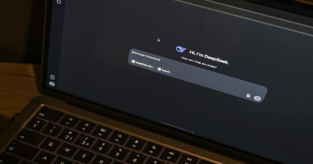 Descubra como n8n e IA revolucionam a automação de marketing, desde a geração de leads até a criação de conteúdo personalizado. Aumente eficiência e resultados.