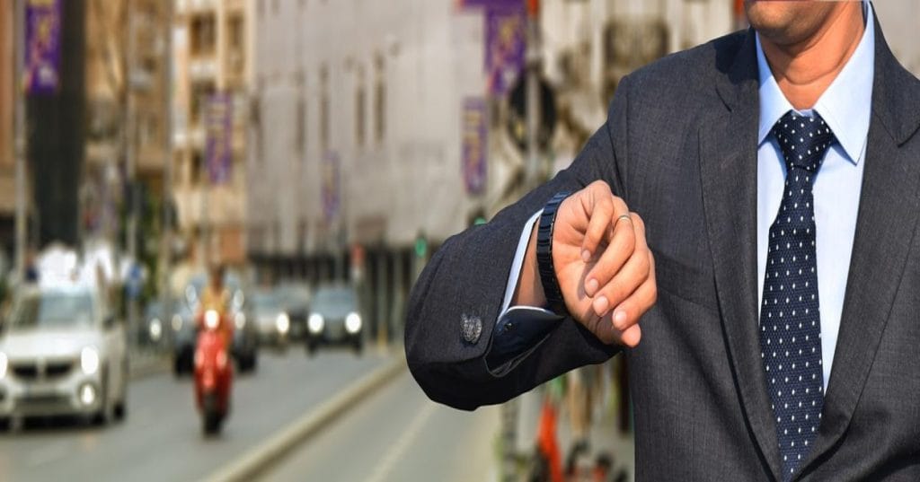 Descubra como criar uma experiência de compra guiada na sua loja Shopify, utilizando números de série e modelos para produtos. Aprenda a customizar sua loja.