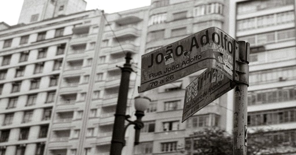 Descubra como ir além das configurações padrão. Aprenda customização avançada de temas WordPress com PHP para um site único e profissional.