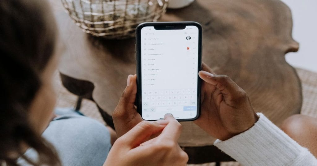 Aprenda a integrar sua loja Shopify com o TikTok Shop para gerenciar produtos e vendas de forma eficiente. Descubra plugins e estratégias para sucesso global.