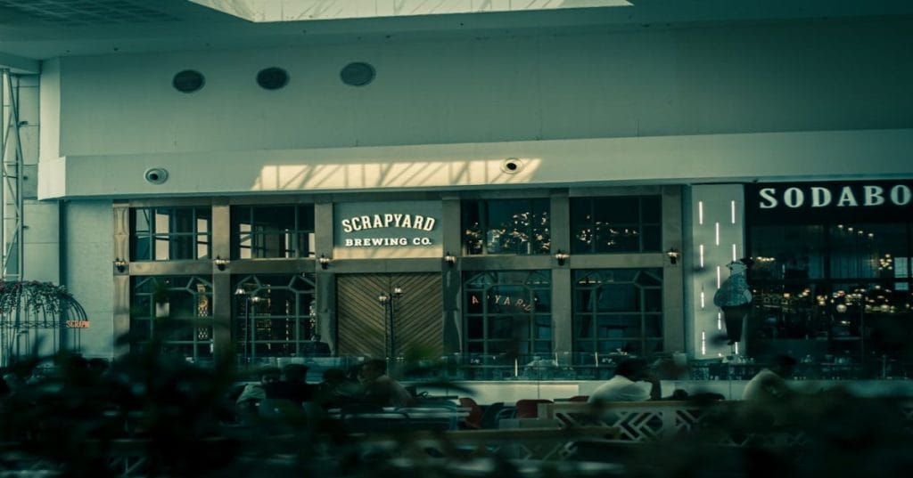 Descubra como construir sua loja de moda online com Shopify. Guia completo para começar um e-commerce de roupas e acessórios, otimizar vendas e alcançar independência financeira.