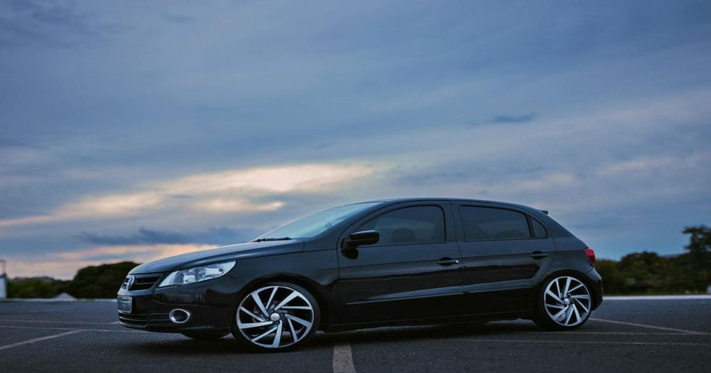 Aprenda a criar um site de aluguel de carros completo com WordPress e WooCommerce, incluindo opções self-drive e com motorista. Descubra plugins e estratégias.
