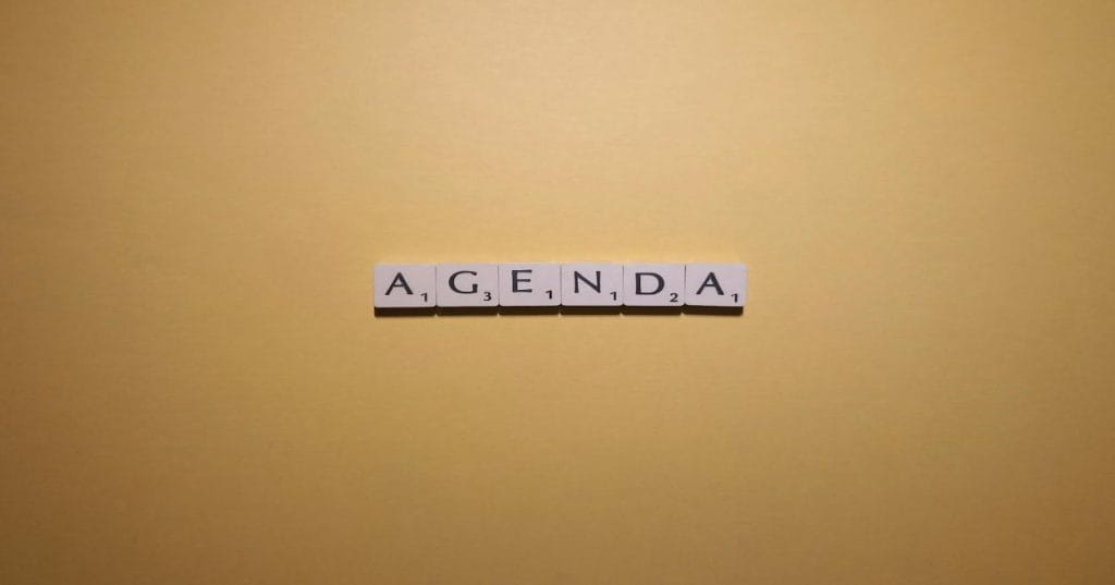 Descubra por que os aplicativos de inteligência artificial genéricos não são suficientes para escalar o seu negócio e como criar soluções sob medida para a sua empresa.