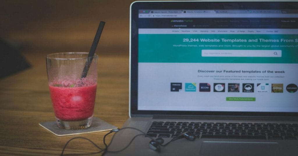 Descubra como montar uma loja virtual de eBooks moderna e funcional usando WordPress e WooCommerce. Aprenda sobre plugins essenciais, temas e customizações para vender seus livros digitais.