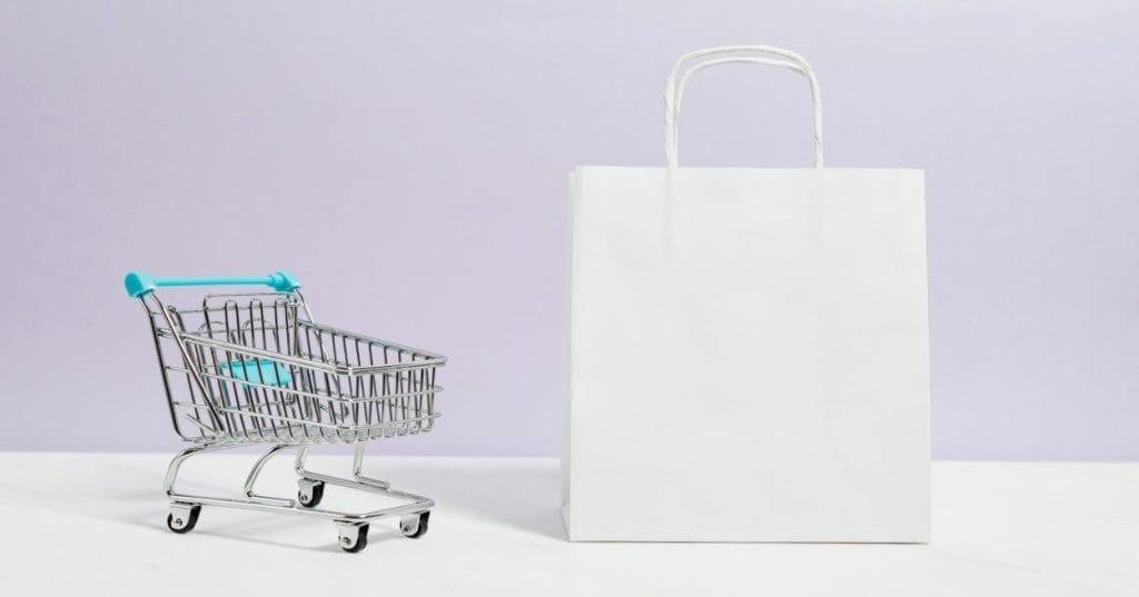 Descubra como criar um e-commerce de moda completo com WordPress e WooCommerce. Aprenda sobre temas, plugins essenciais e otimizações para sua loja virtual de roupas.