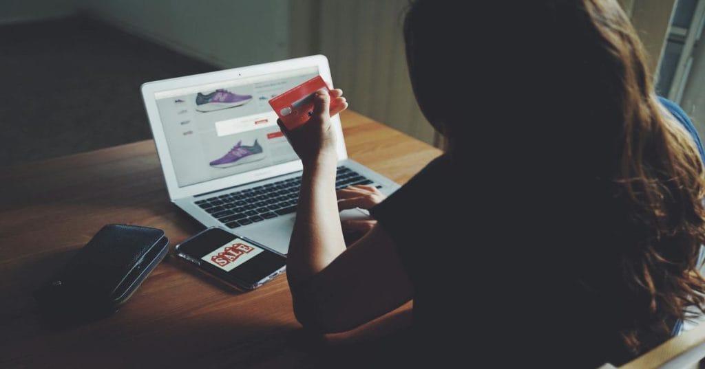 Descubra como transformar seu site WordPress em uma poderosa plataforma para vender serviços online. Aprenda sobre plugins, temas e customizações essenciais do WooCommerce.