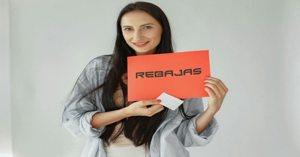 Aprenda a construir um e-commerce de moda robusto e profissional usando WordPress e WooCommerce. Descubra temas, plugins e otimizações essenciais para sua loja de roupas.
