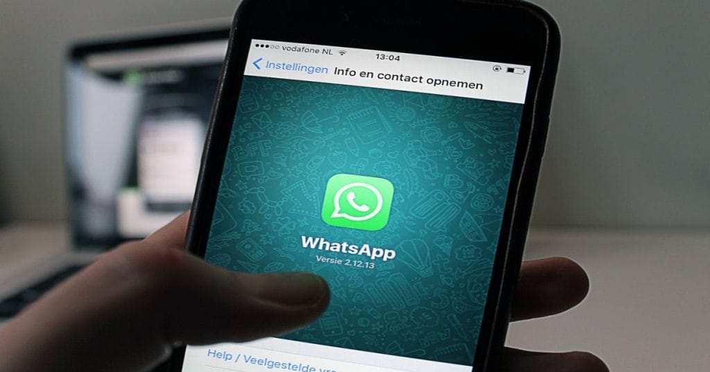 Descubra como integrar o WhatsApp ao WooCommerce para automatizar mensagens de marketing e atendimento. Aprenda sobre plugins e customizações em WordPress.