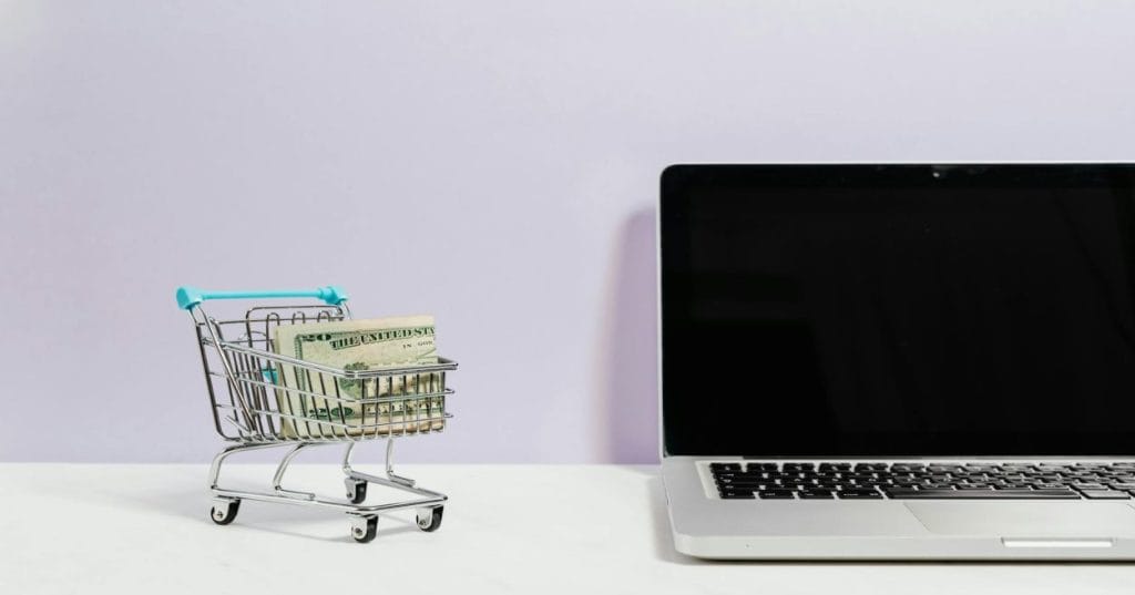 Aprenda a otimizar e resolver problemas com seus canais de venda Shop e TikTok no Shopify. Melhore a integração e performance da sua loja virtual para vender mais.