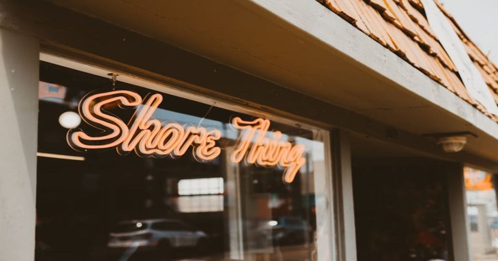 Descubra como montar sua loja Shopify para vender e-books, templates e outros produtos digitais de forma eficiente e segura. Otimize suas vendas hoje!