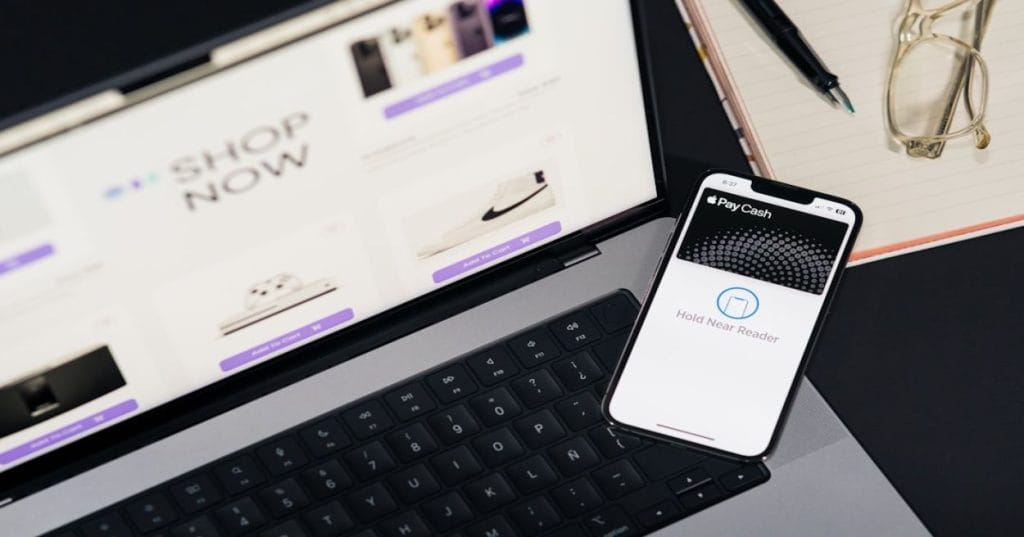 Descubra como construir uma loja Shopify focada em alta conversão e receita, utilizando estratégias e ferramentas nativas da plataforma. Aprenda a otimizar suas vendas.