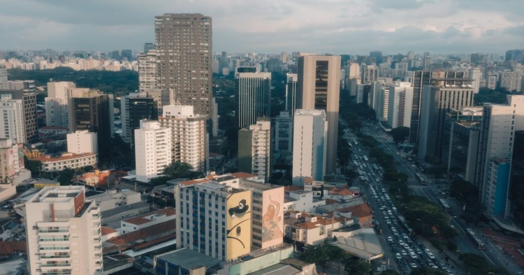 Descubra como construir sistemas web seguros, escaláveis e de fácil manutenção com PHP e MySQL. Abordamos arquitetura, segurança e código limpo para seu projeto.