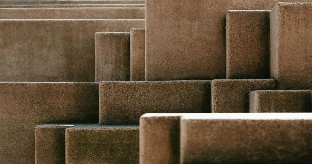 Descubra como a gestão estratégica e lançamento de WordPress e WooCommerce podem escalar seu negócio online. Aprenda sobre plugins e customizações essenciais.