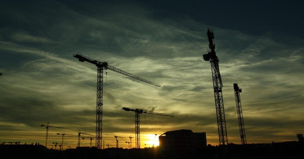 Descubra como desenvolver sistemas de CRM e gestão de vendas personalizados com PHP e MySQL. Conheça as melhores práticas de arquitetura, segurança e desenvolvimento para otimizar seus processos de negócio e impulsionar o crescimento.