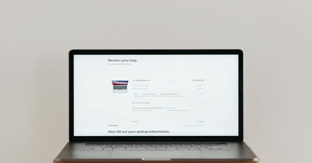 Aprenda a construir sua primeira loja virtual com WordPress e WooCommerce. Guia completo sobre plugins essenciais, personalização com hooks e otimização para um e-commerce de sucesso.