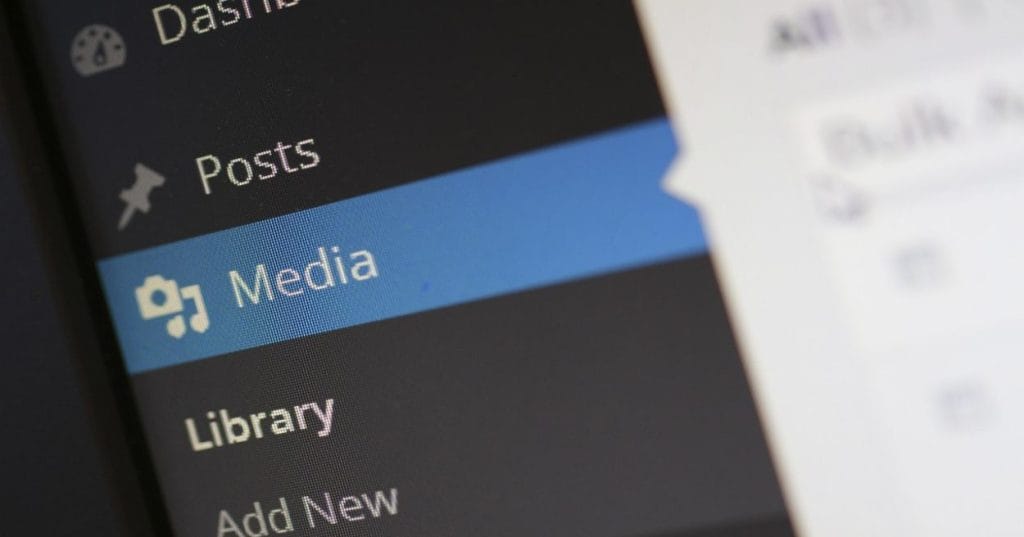 Aprenda a otimizar o processo de upload e associação de imagens em massa para produtos WooCommerce usando plugins e soluções técnicas. Descomplique a gestão visual da sua loja.