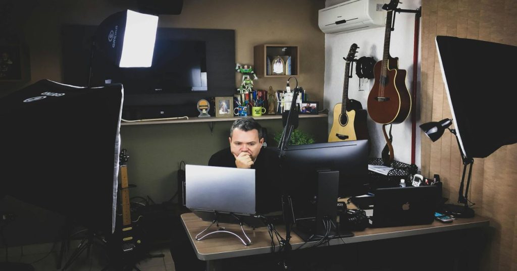Descubra como construir microsites PHP e MySQL seguros e fáceis de manter. Aprenda boas práticas de arquitetura, segurança e código limpo para seu projeto web compacto.