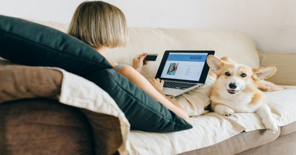 Descubra como criar um e-commerce de óptica de caça com WooCommerce e integrar marketing de IA. Conheça plugins e estratégias para uma plataforma robusta.