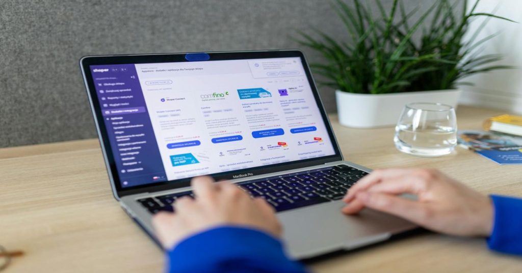 Aprenda a otimizar suas campanhas Google Ads para sua loja Shopify usando apps nativos, tracking avançado e estratégias de integração. Maximize suas vendas com inteligência.