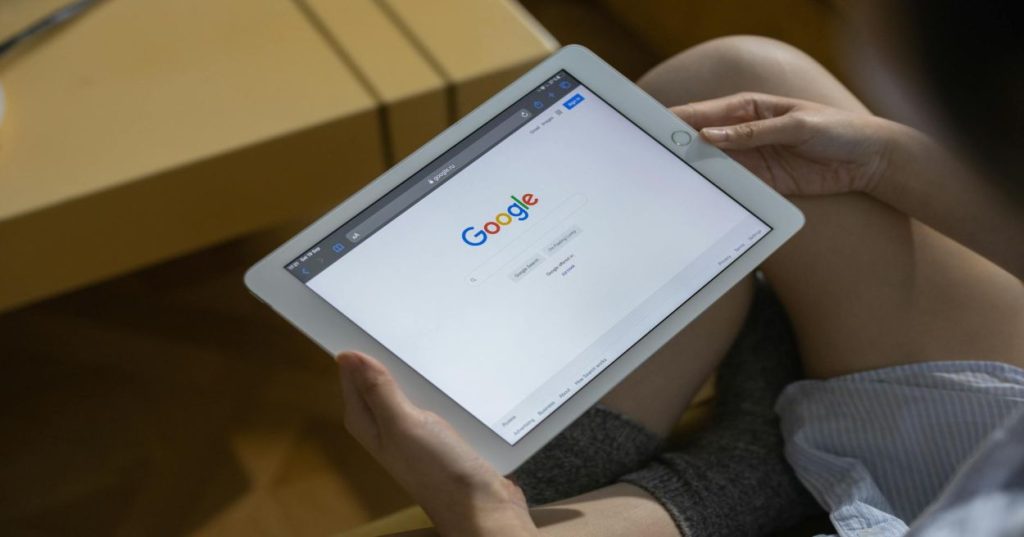 Aprenda a potencializar suas vendas com Google Shopping e campanhas de busca, utilizando os recursos e aplicativos nativos do ecossistema Shopify. Conecte, otimize e monitore sua estratégia de marketing pago.