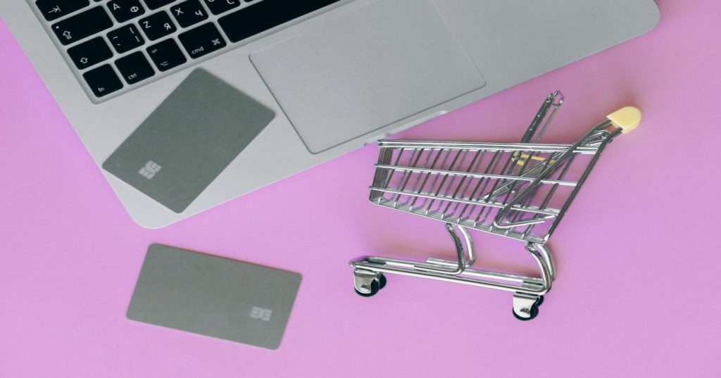 Aprenda a personalizar o fluxo de pagamento WooCommerce com estratégias, hooks e plugins essenciais. Otimize a experiência de compra e adapte seu e-commerce às necessidades do seu negócio.