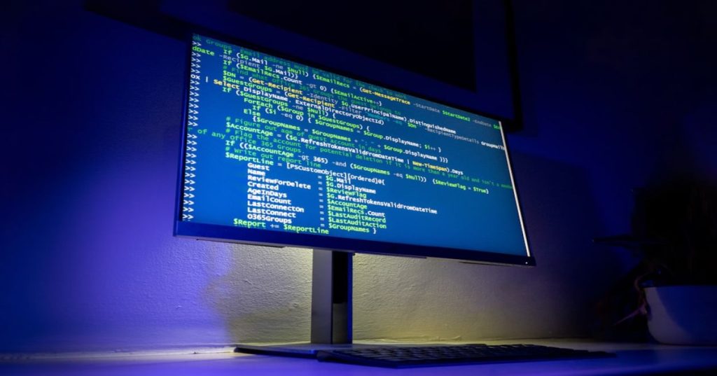 Descubra como Python e IA, incluindo clonagem de voz e PLN, criam chatbots de entretenimento móvel de alta performance. Aprenda sobre otimização e automação no ecossistema Python.