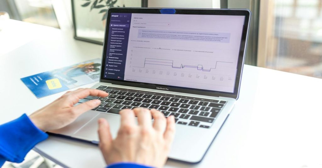 Aprenda como transformar suas ideias em projetos reais utilizando o Shopify. Descubra estratégias de pré-venda para validar sua inovação e obter capital inicial no ecossistema Shopify.