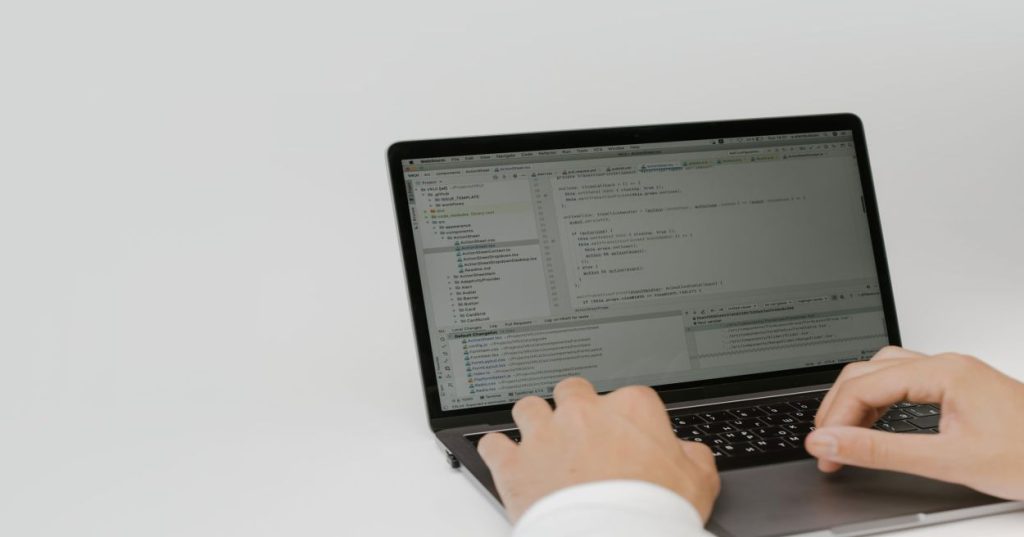 Aprenda como otimizar a triagem de documentos na sua empresa utilizando classificação automática de textos com Python e IA de alta performance.