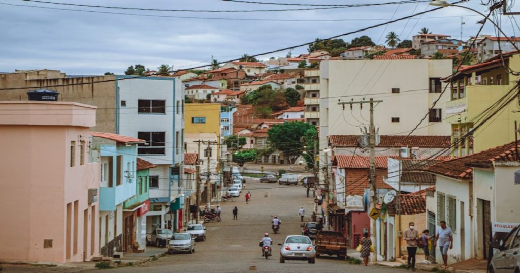 Aprenda a otimizar consultas complexas MySQL em sistemas PHP de alta performance utilizando boas práticas de indexação, PDO e arquitetura limpa.