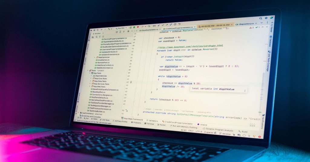 Aprenda a identificar gargalos, otimizar consultas MySQL e aplicar boas práticas de desenvolvimento PHP para construir sistemas rápidos, seguros e escaláveis.