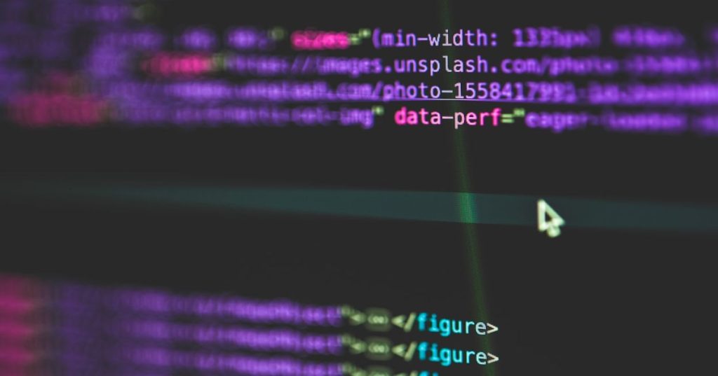 Aprenda a otimizar o desempenho do seu sistema PHP implementando filas assíncronas com MySQL para evitar travamentos e melhorar a experiência do usuário.