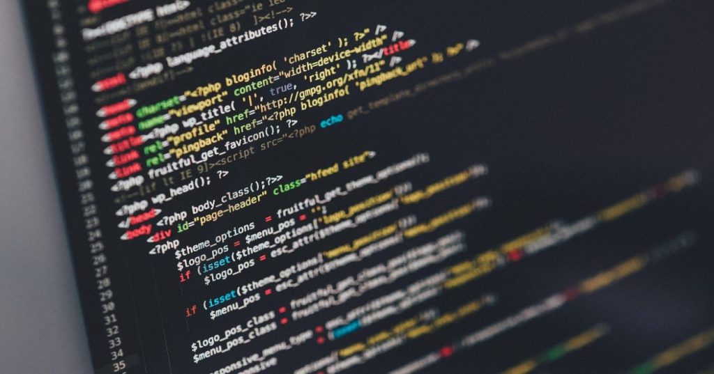 Aprenda a evitar lentidão em sistemas PHP e MySQL implementando uma arquitetura de filas para processamento assíncrono de dados e tarefas pesadas.