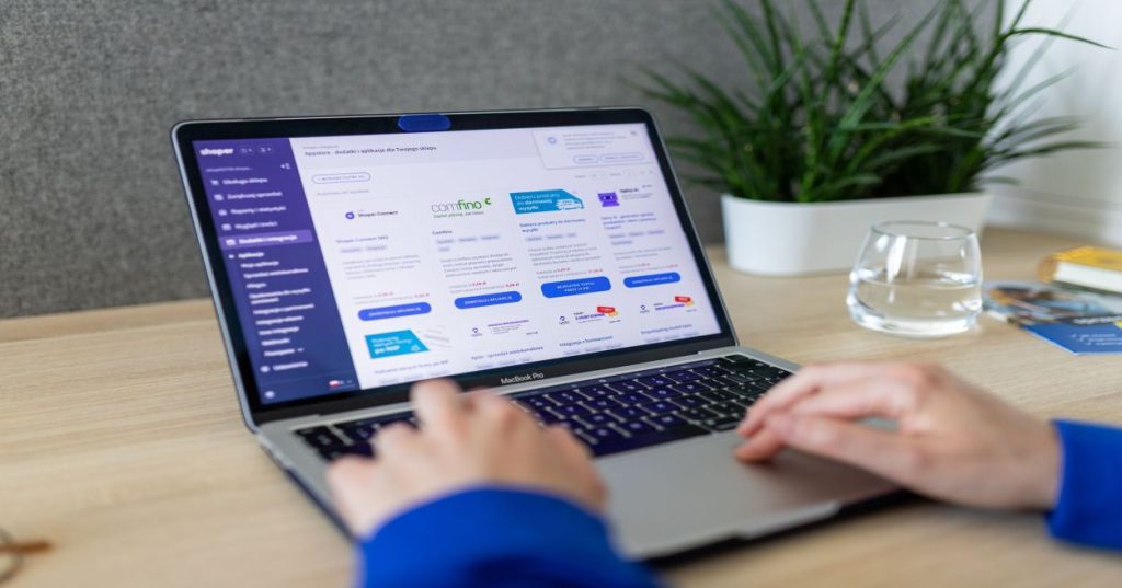 Aprenda como migrar seu sistema de recorrência para a Shopify Subscriptions API nativa, reduzindo o churn e unificando a experiência no checkout.