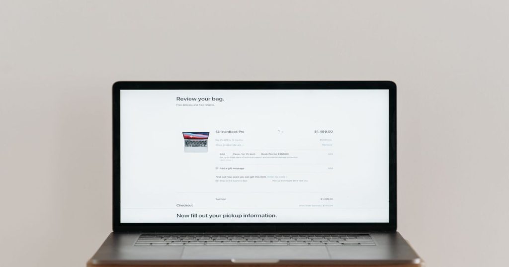 Aprenda a sincronizar o estoque da sua loja Shopify em tempo real via API GraphQL e evite a venda de produtos sem saldo físico na sua operação.