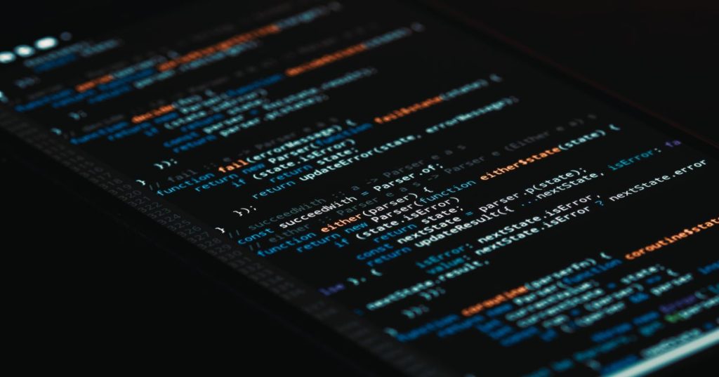 Aprenda a utilizar Python e Inteligência Artificial para automatizar a extração de dados e análise de contratos complexos com alta precisão e performance.
