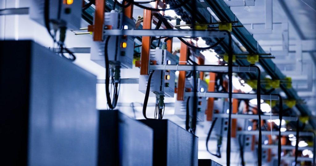 Aprenda a otimizar os processos da sua agência digital integrando N8N e Inteligência Artificial para automatizar qualificação de leads e gestão interna.
