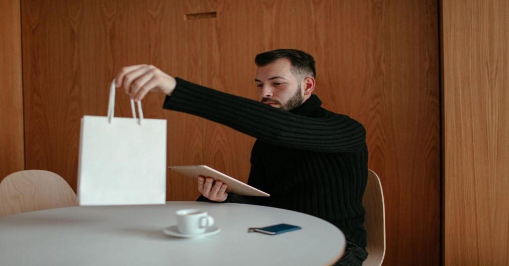 Aprenda a planejar o design da sua loja Shopify e organizar o cadastro e importação em massa de produtos com foco em conversão e performance.