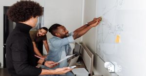 Aprenda a integrar pedidos, controle de estoque e faturamento ponta a ponta em operações de distribuição B2B utilizando N8N e Inteligência Artificial.