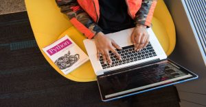 Aprenda a extrair imagens de PDFs e reconvertê-las em documentos otimizados usando Python e PyMuPDF de forma automatizada e em lote.