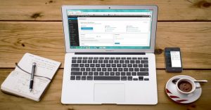 Aprenda a personalizar os campos e validações do checkout no WooCommerce utilizando hooks nativos sem sobrecarregar sua loja com plugins pesados.
