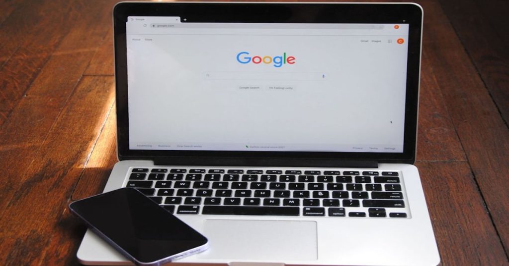 Aprenda a estruturar um blog leve focado em SEO técnico, dados estruturados, tags de compartilhamento e performance para acelerar a indexação orgânica.