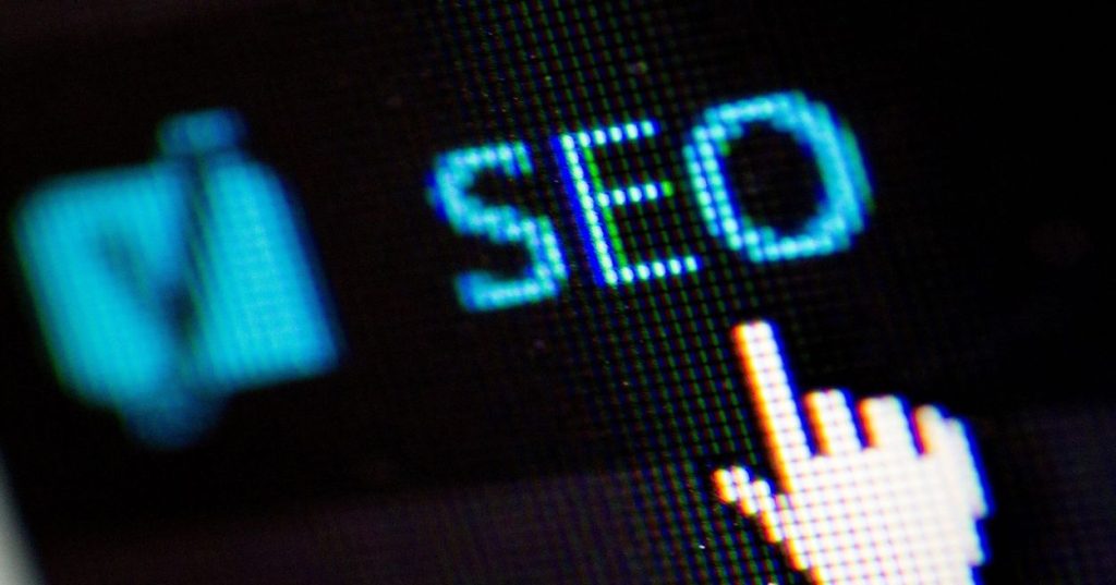 Aprenda a estruturar o SEO de um site de serviços de TI com arquitetura em silos, Core Web Vitals e Schema.org para atrair clientes corporativos.
