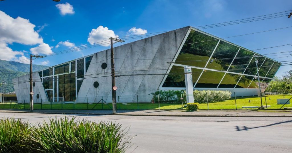 Aprenda as práticas recomendadas de segurança, arquitetura e performance para criar um site WordPress corporativo robusto do zero para pequenas empresas.