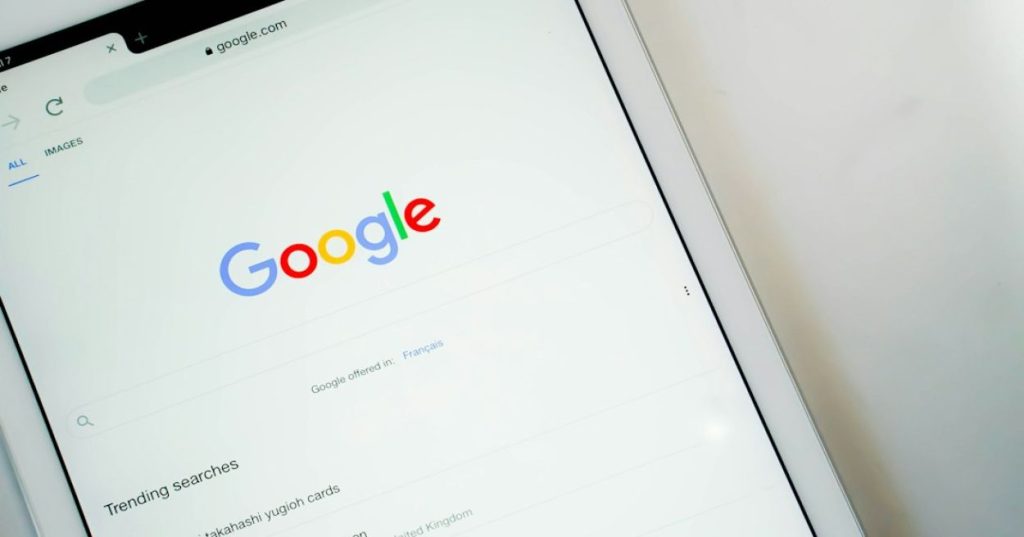 Aprenda a atualizar o conteúdo e funcionalidades do seu site sem perder posições no Google, otimizando Core Web Vitals, semântica e SEO técnico.